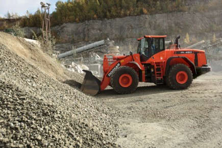 Cinq chargeuses Doosan -3 à Intermat