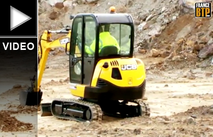 JCB sort une mini pelle conventionnelle de 2,6 t