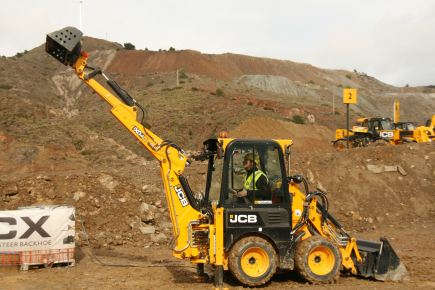 JCB 1CX, la micro chargeuse pelleteuse version 2012