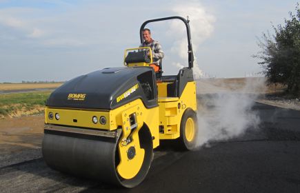 Bomag présente ses nouveaux rouleaux tandem Série 5