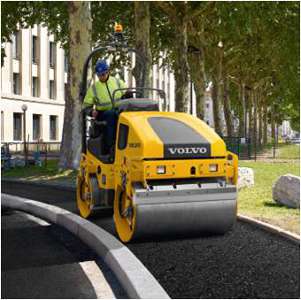 Volvo DD25 : le spécialiste des petits travaux d’asphalte