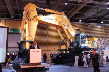 Hyundai présente une pelle de 120 t
