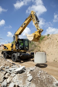 Caterpillar fait évoluer ses pelles M313D et M315D