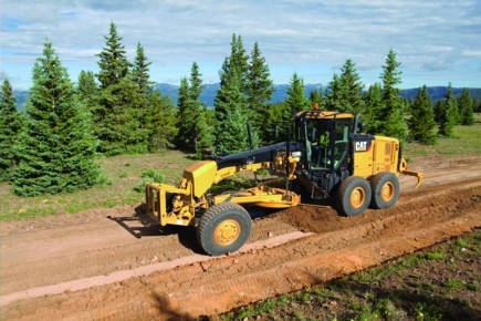 La série M2 des niveleuses Caterpillar arrive en France