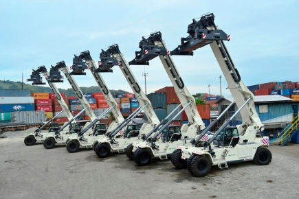 Terex Cranes livre six TFC 46M HC sur le port de Santos