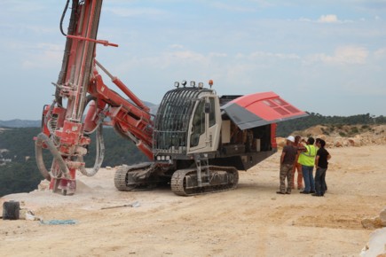 La foreuse Sandvik DI550 en démonstration chez Bronzo