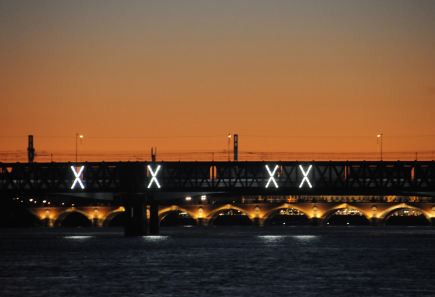 Cofely Ineo met en lumière la passerelle Eiffel Bordeaux