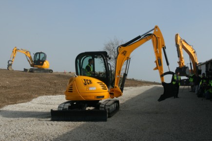 JCB protège ses gammes compactes
