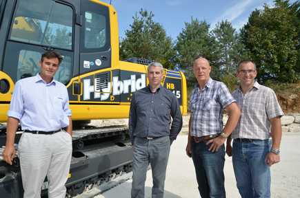 Première pelle hybride Komatsu HB215LC-1 livrée en France