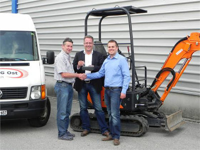 HCME produit sa 50 000e mini-pelle Hitachi