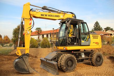 New Holland dévoile des pelles sur pneus simplifiées et performantes