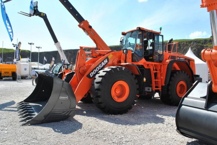 Doosan lance une la chargeuse DL550-3