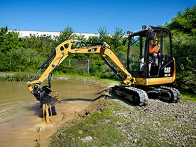 Caterpillar fait évoluer 3 mini pelles de sa série D