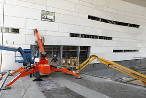 Une grue Jekko à l'oeuvre sur le chantier de la Villa Méditerranée