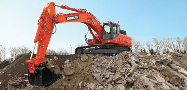 Doosan met à jour sa pelle DX420LC-3