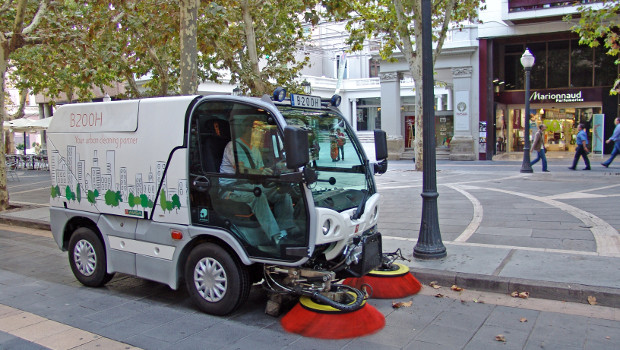 Bauma : une balayeuse polyvalente chez Ausa