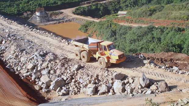 Les tombereaux Doosan sur un barrage au Kenya