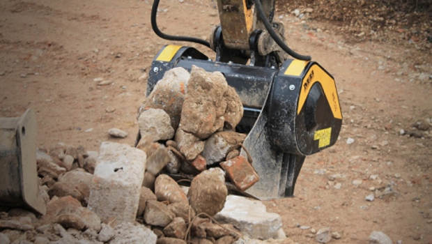 MB lance son plus petit godet-concasseur