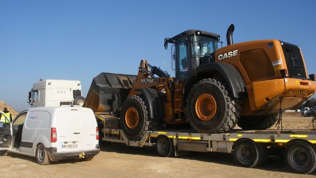 La première chargeuse Case 1121F sur la LGV SEA