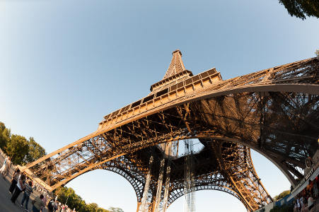 Paris ambitionne un nouvel accueil des touristes au sous-sol de la tour Eiffel