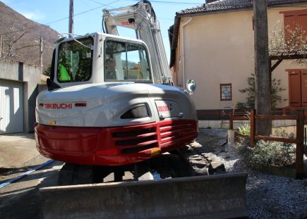 Minipelle Takeuchi TB285 en ouverture de tranchées