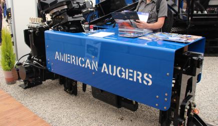 American Augers propose un système de vissage/dévissage de tiges de forage