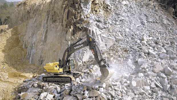 Des pelles Volvo approvisionnent l'Inde en eau