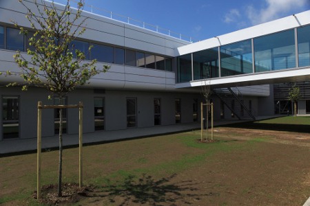 Saint-Gobain équipe le 1er bâtiment tertiaire BBC du Finistère