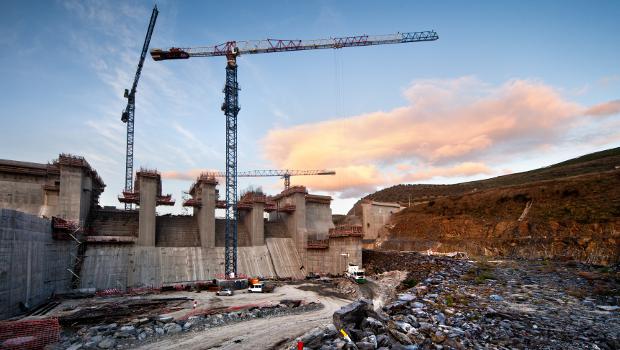 15 grues Linden Comansa sur la centrale hydroélectrique de Baixo Sabor