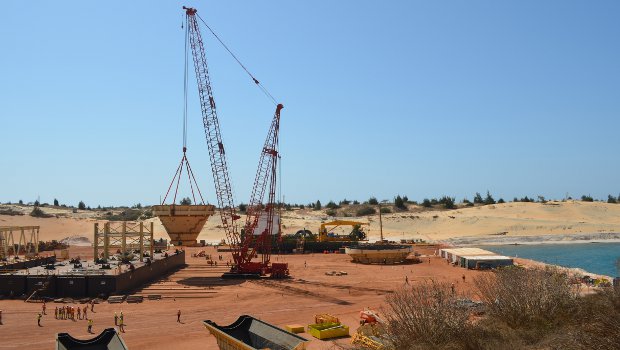 Une Manitowoc 2250 construit une importante mine au Sénégal