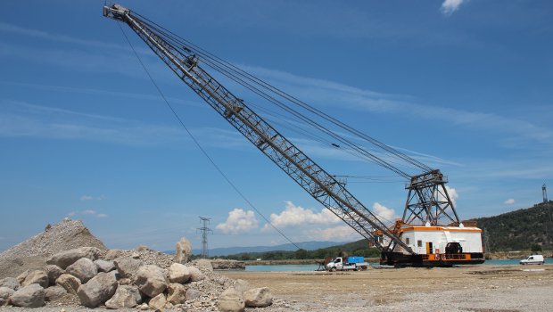 Durance Granulats acquiert la plus grosse dragline d'Europe