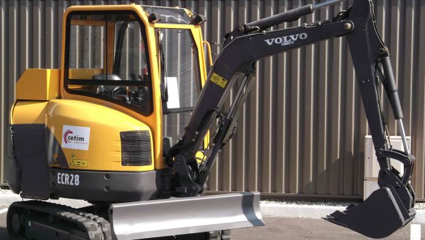 Fluid Hydr’eau : la minipelle se jette à l’eau 