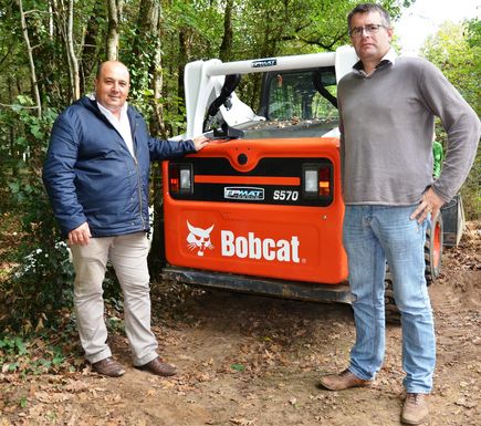 Un Bobcat S570 pour 1 200 m de clôture