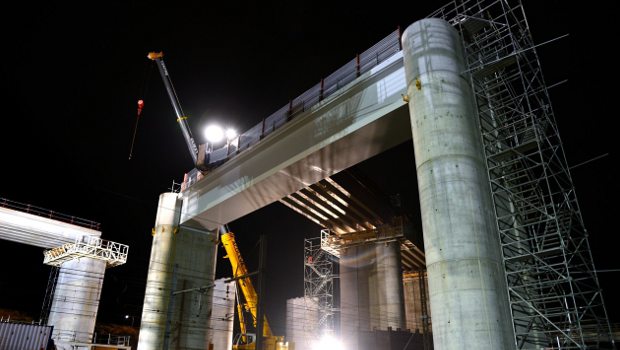 Estacade de la Folie : la nuit les tabliers sont gris