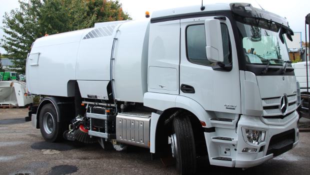 Ludobalayage fait l'acquisition des premières balayeuses Euro 6 sur châssis Mercedes 19 t