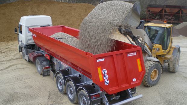 Fruehauf expose une benne TP à Solutrans 2013