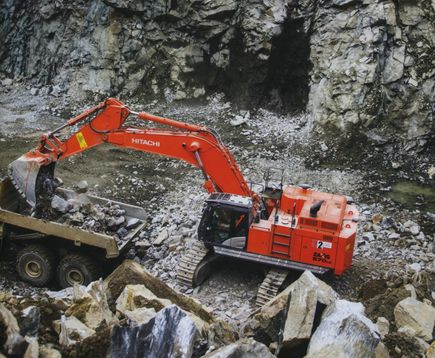 Une pelle Hitachi ZX670LC-5 chez le producteur d’agrégats polonais DSS Group