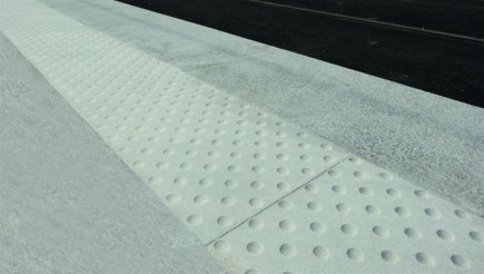 Une ville plus accessible avec les   Bandes d’Éveil de Vigilance en béton  