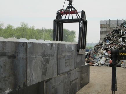 Un bloc hybride fait de béton et d'acier