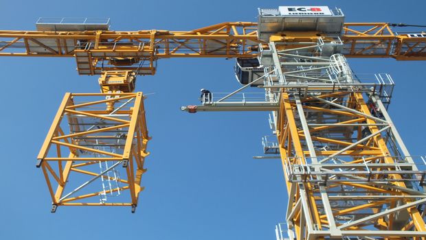 Télescopage accéléré pour la grue Liebherr Flat-Top 1000 ECB 125