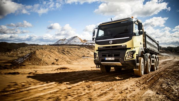 Volvo FMX : plein phare sur le conducteur 