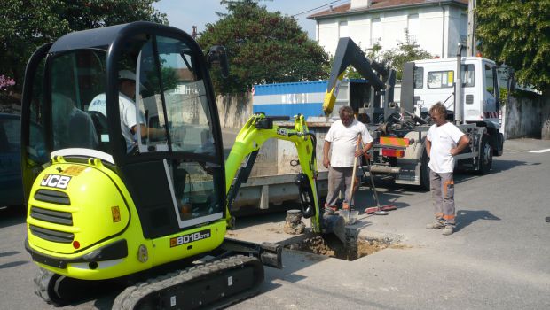 Des pelles originales pour les travaux de voirie 