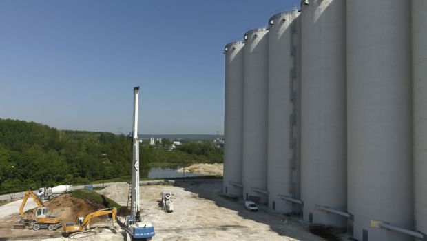GTS met sur pieux un silo de 100 000 t 