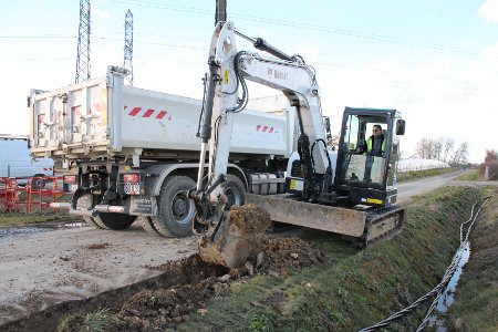 TP Réseaux Centre mise sur deux pelles Bobcat de 8 tonnes