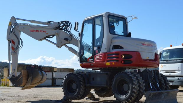 Pelles sur pneus : le rayon court fait la différence 