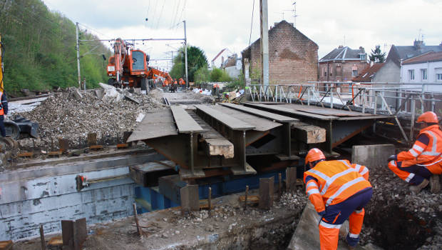 Amiens : remplacement de quatre tabliers d’un pont rail