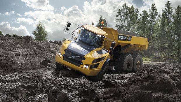 Les tombereaux s’enlisent 