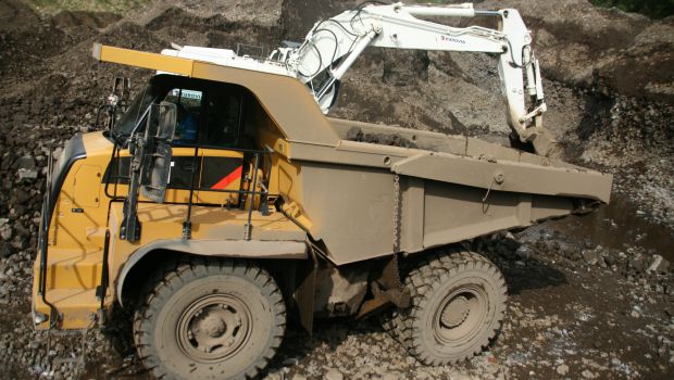 Tombereaux articulés versus tombereaux rigides 