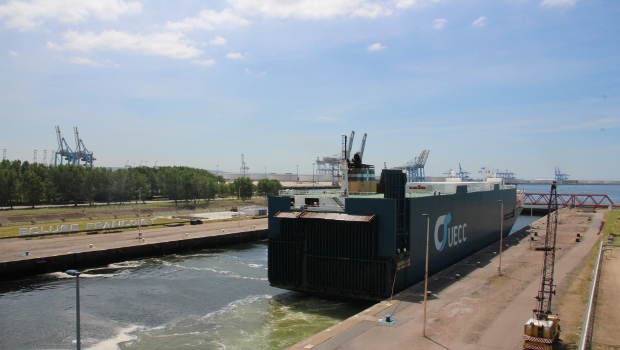 Rénovation de la plus grande écluse de France 