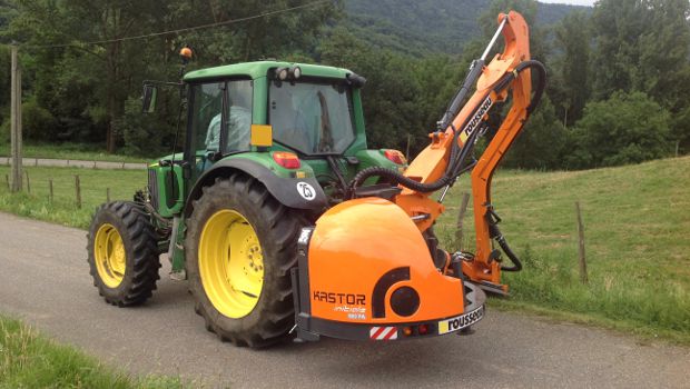 Rousseau lance la Kastor initale